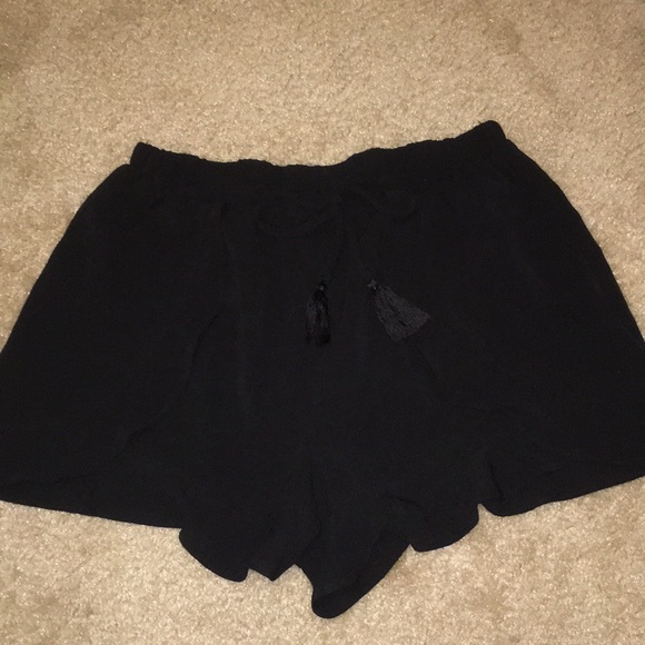 Black shorts - Picture 1 of 2